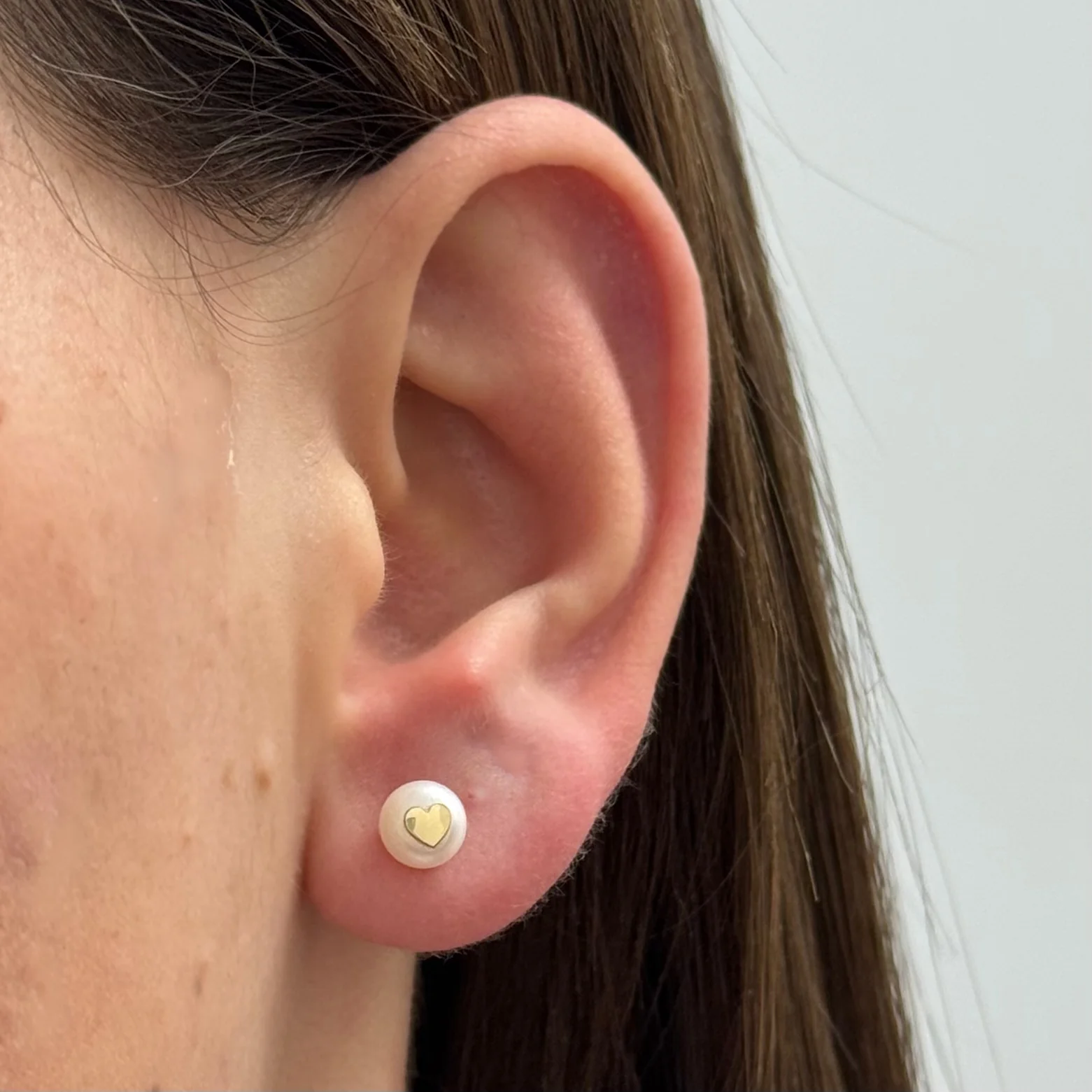 Gold Heart or Flower Accent Motif on Pearl Stud Earring - Image 2