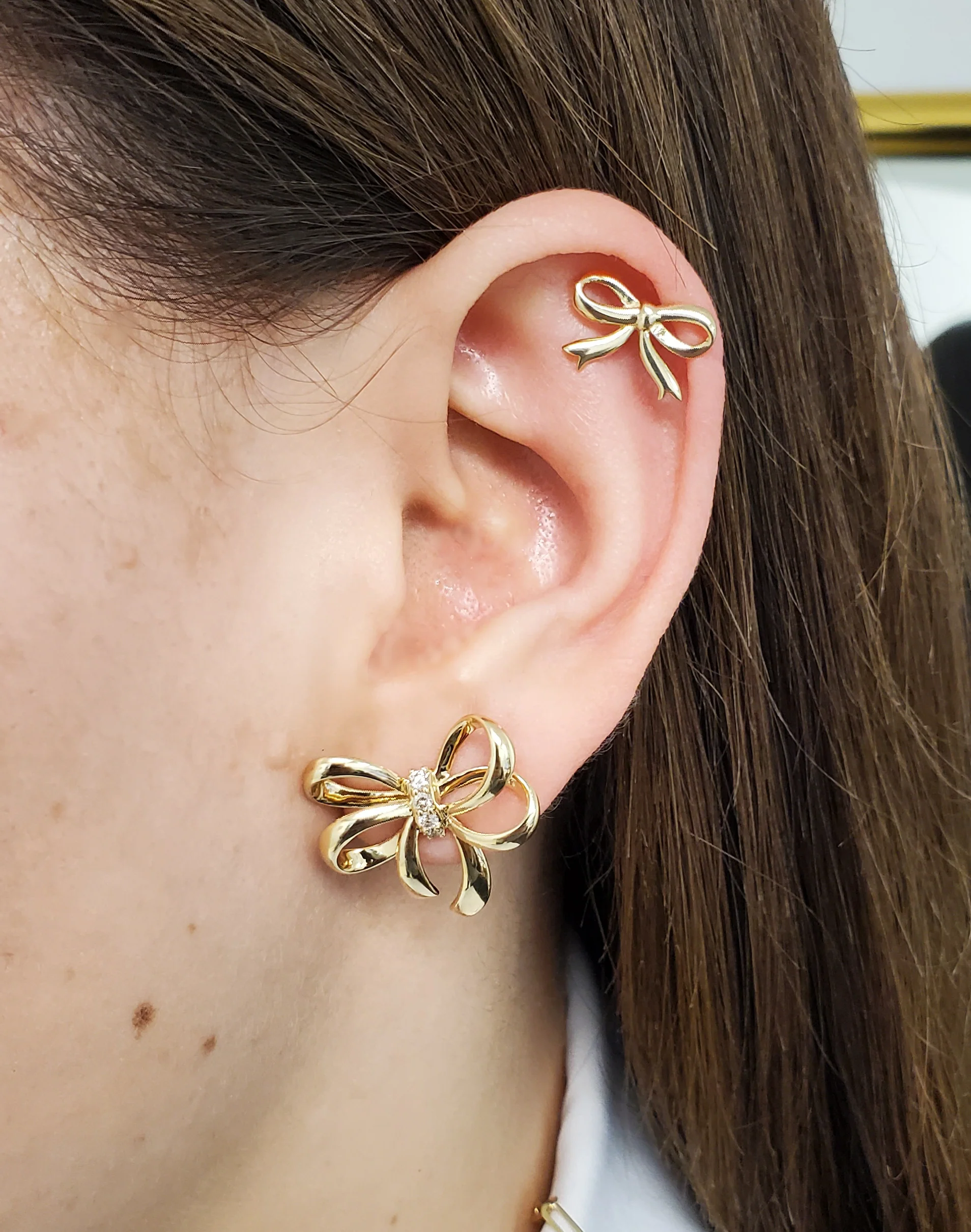 Large Bow Design Earring - Image 3