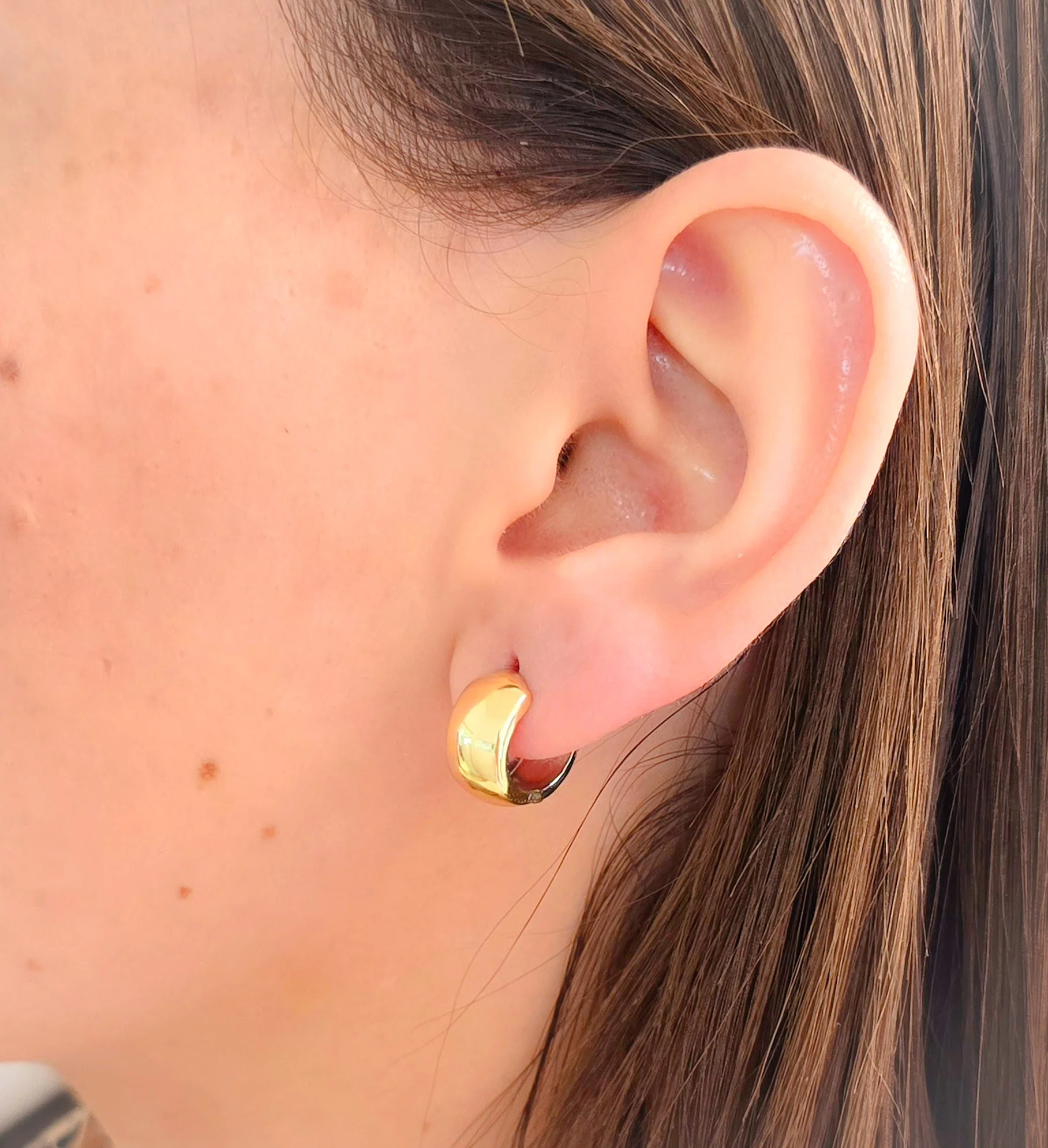 Medium Two Tone Hoop Earrings - Image 4