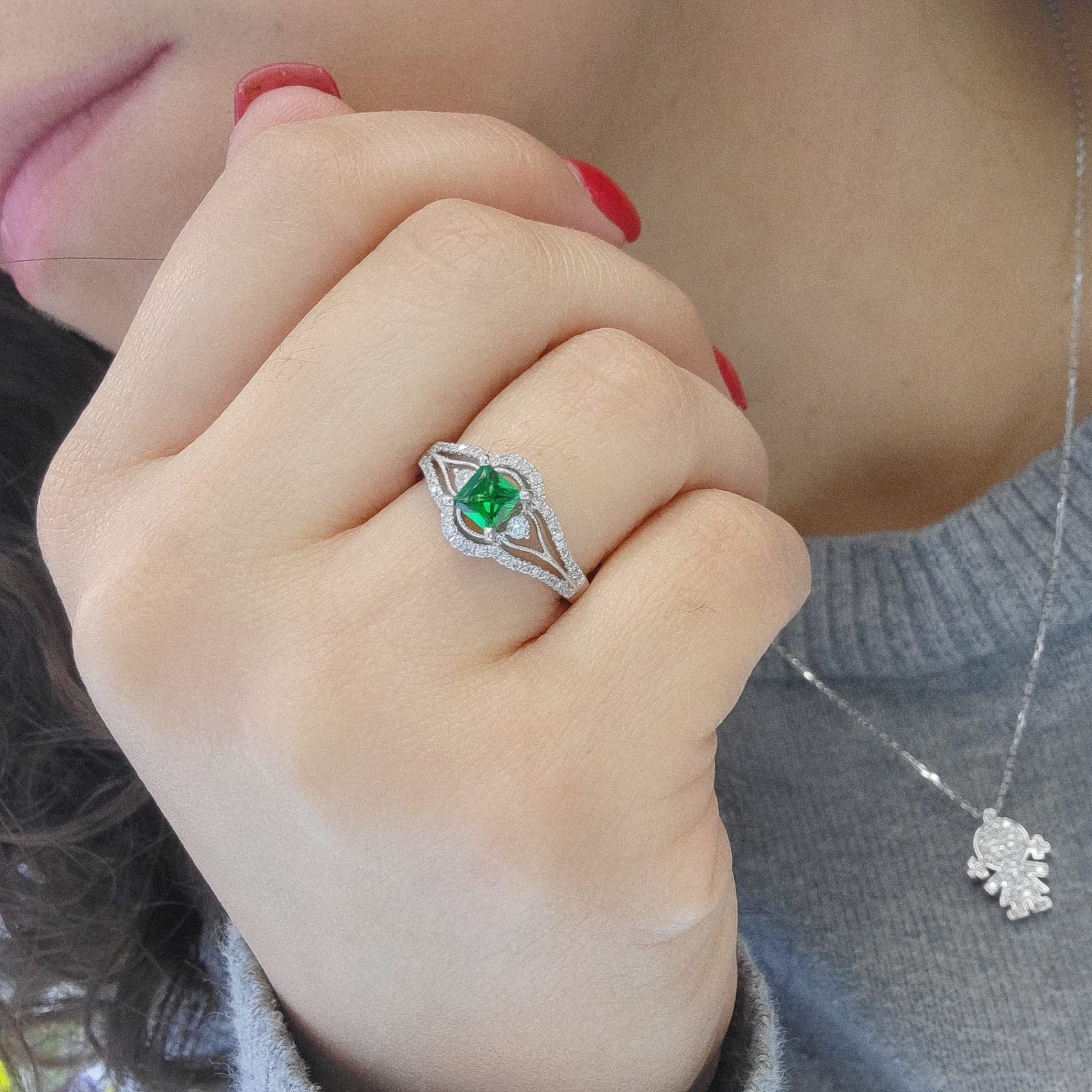Princess Green Tsavorite Vintage Diamond Ring 18K Gold - Image 3